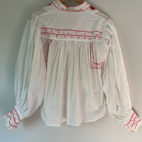 Vintage hand embroidered top 🌸 - Picture 3 of 3